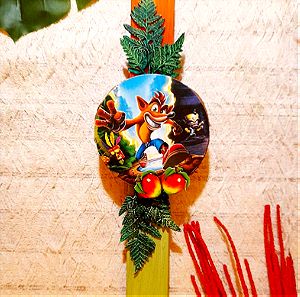 Λαμπάδα crash Bandicoot με διακοσμητικό σε φέτα ξυλου