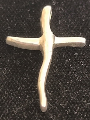 Silver cross 2g like new, .925