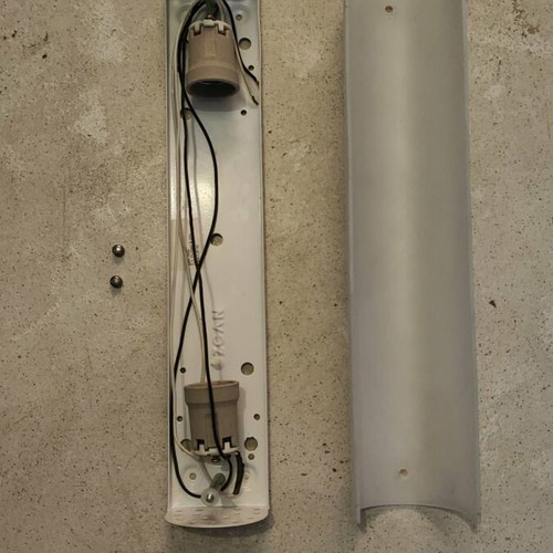 Wall light like new, white 41x9x8cm, glass and metal