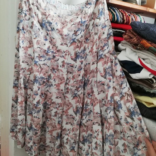 Floral Pleated Long Skirt size 42, like new, pink multicolor