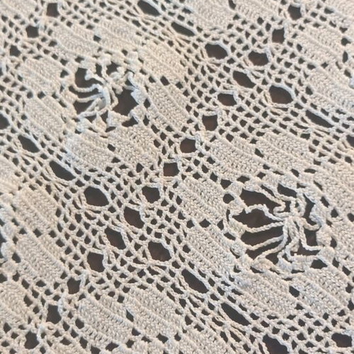 Crochet lace set with doily like new, white