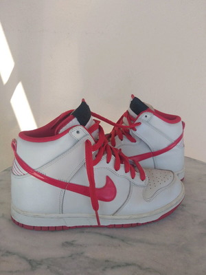 Αθλητικά Nike σαν καινούργιο, μέγεθος 40.5, άσπρο και κόκκινο