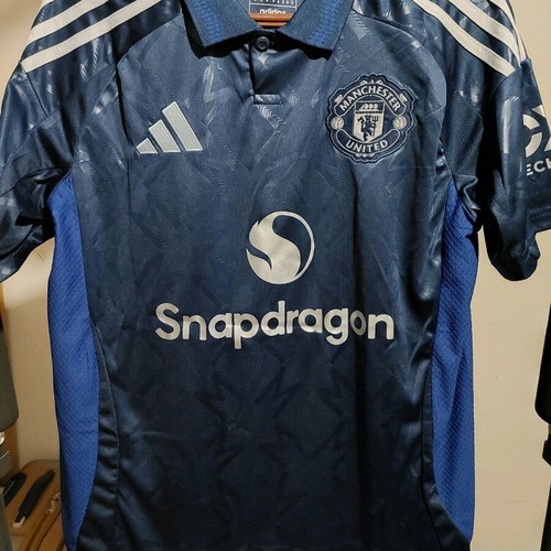 Manchester United 24/25 Away Jersey Bruno Fernandes Medium like new