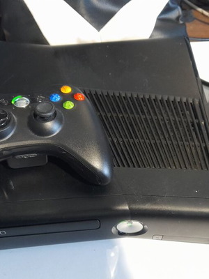 Xbox 360 S 500GB softmodded console with 180+ games like new