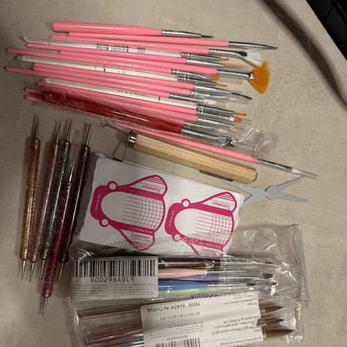 Nail brushes set