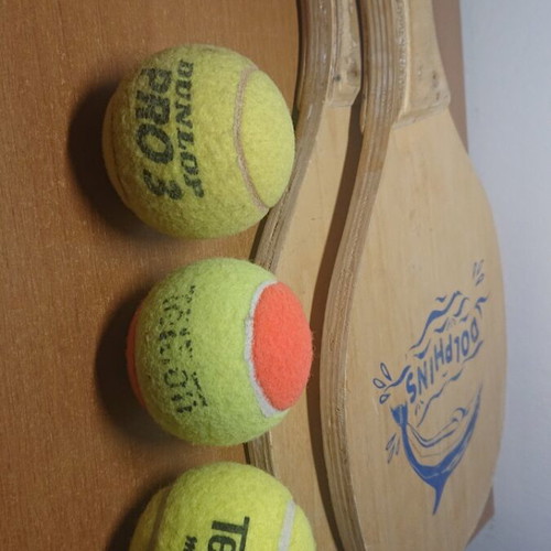 Wooden beach rackets with 3 balls used