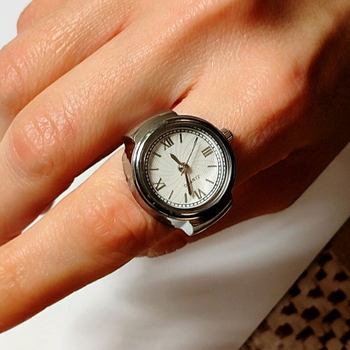 Global Watch Women's Ring Watch new with quartz mechanism