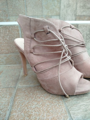 Pep-toy sandals like new, beige with front laces