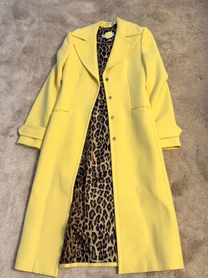 Dolce & Gabbana coat like new, size S, yellow