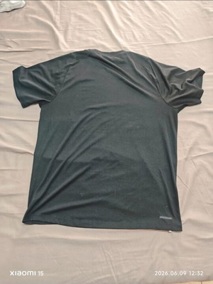 Adidas T-shirt medium, black