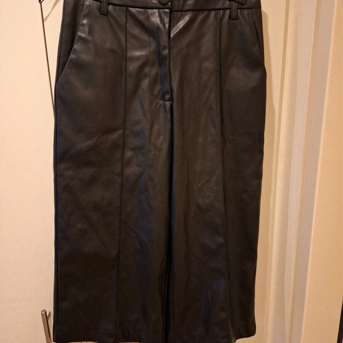 Leather bermuda like new, black, size XS, below the knee