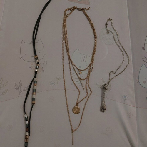 Set of 3 necklaces like new, mixed styles