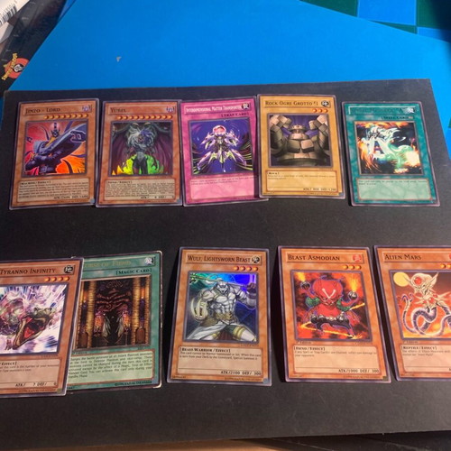 Yu-Gi-Oh! 10 collectible cards like new