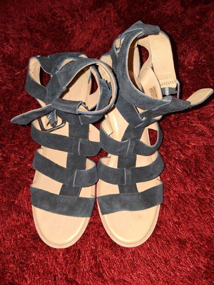 UGG σανδάλια σε σκούρο γκρι, μέγεθος 38