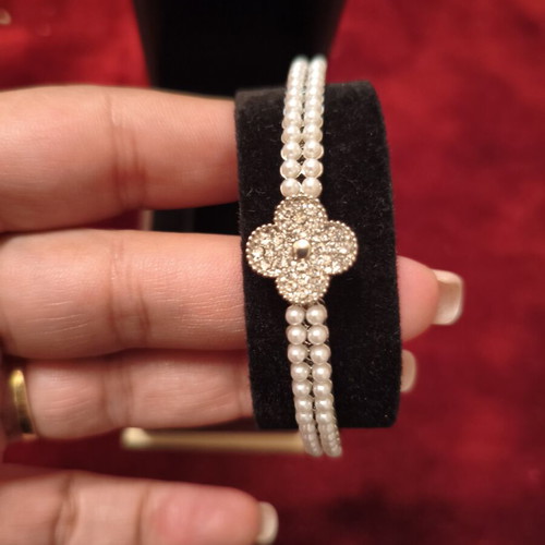 Bracelet hinged bangle with double row pearls and four-leaf clover motif with rhinestones, like new