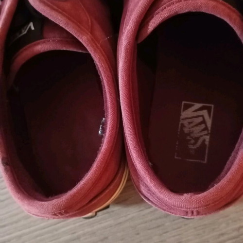 Vans athletic shoes used, size 39, burgundy