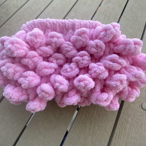 Puffy Pop Corn Shoulder Bag like new, pink, handmade with chain