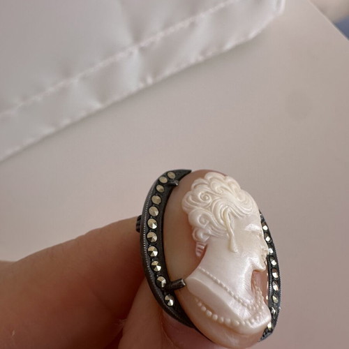 Vintage cameo silver brooch, like new