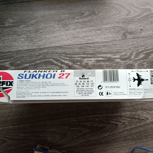 Airfix Sukhoi Su-27 Flanker B Series 5 1:72 model kit new