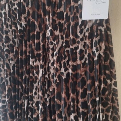 Leopard pleated skirt new with elastic waist Onesize