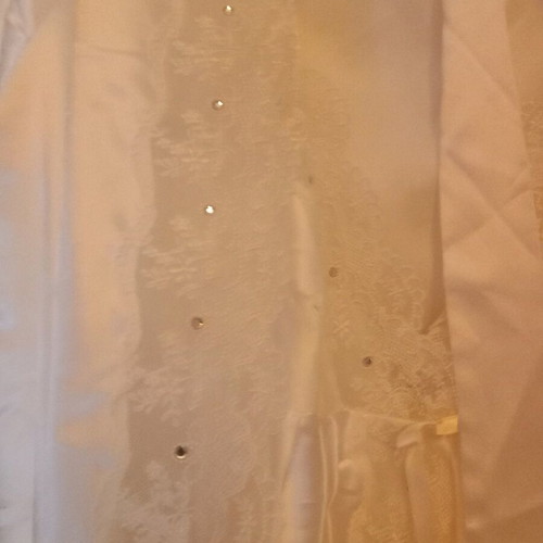 white baby doll, size 40, satin with a unique robe (original price 100 euros)