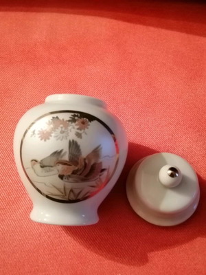 Chokin ginger jar, Japanese white porcelain with hand-painted ducks