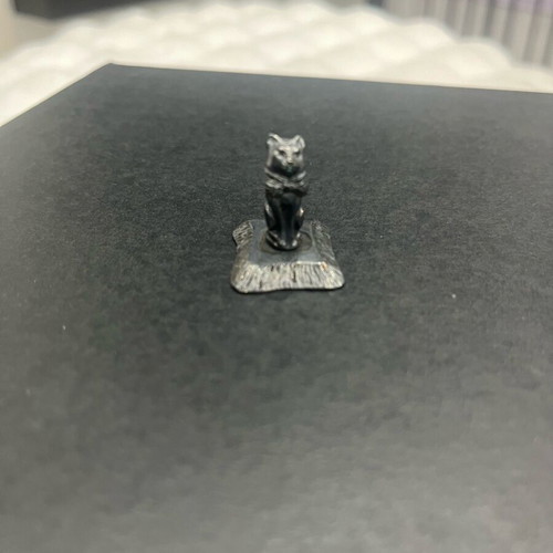 Metal miniature cat like new with base and detailed work