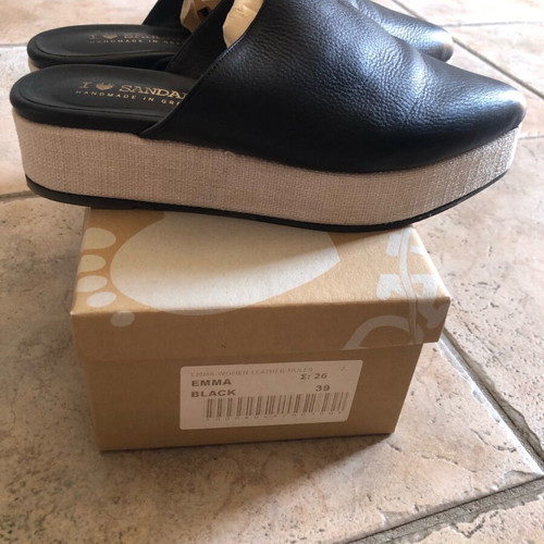 Leather mule size 39 black like new with beige linen