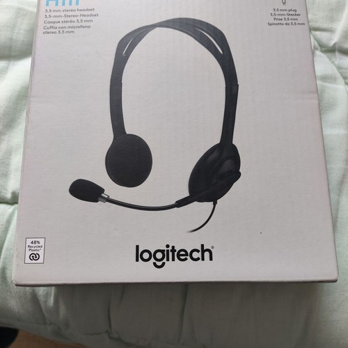Logitech H111 Headphones like new, wired with microphone