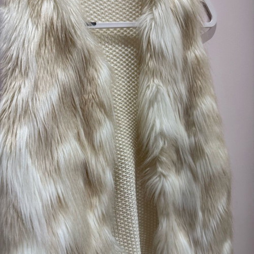 Stradivarius sleeveless fur jacket new, white