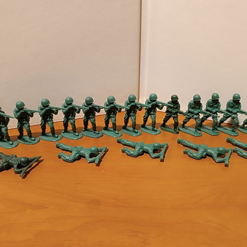 Plastic American soldier figures scale 1/32, 115 pieces from 1990s