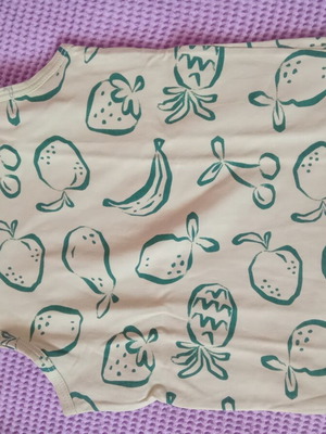 H&M green fruit print shirt for 5-6 years old