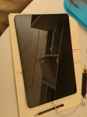 Redmi Pad tablet σε γκρι με θήκη πληκτρολογίου