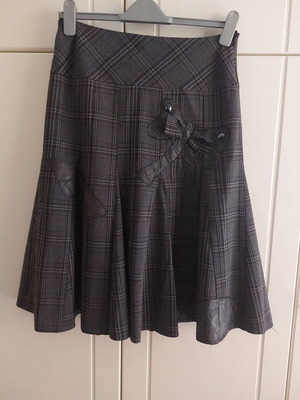 Vener gray and black skirt used, size 46