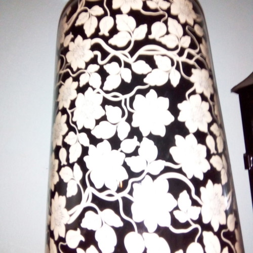 Chinese vase set used with lotus flower, black and white
