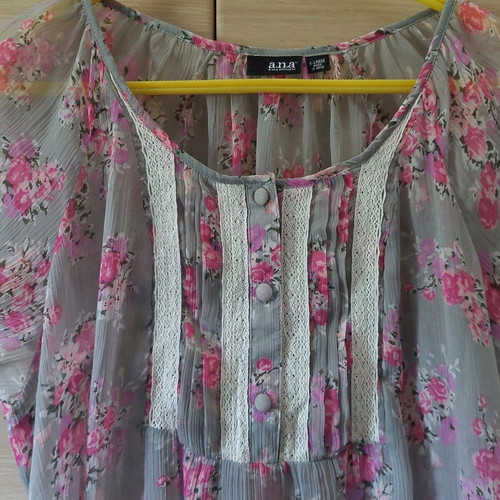 Gray transparent blouse tunic with pink, lilac and white flowers size XL like new