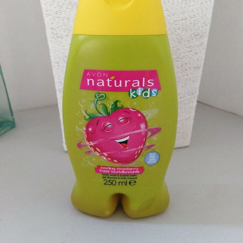 Avon Naturals Kids Swirling Strawberry Kids Body Wash 250 ml new