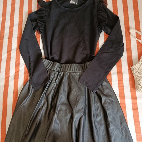 Cotton bodysuit and faux leather skirt set like new, black