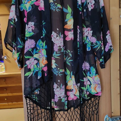 Kimono used, medium size, colorful with fringes