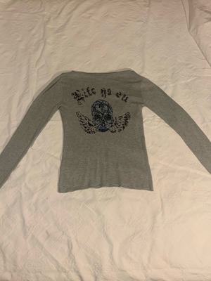 Pullover Small with neckline like new, grey, goth skull design