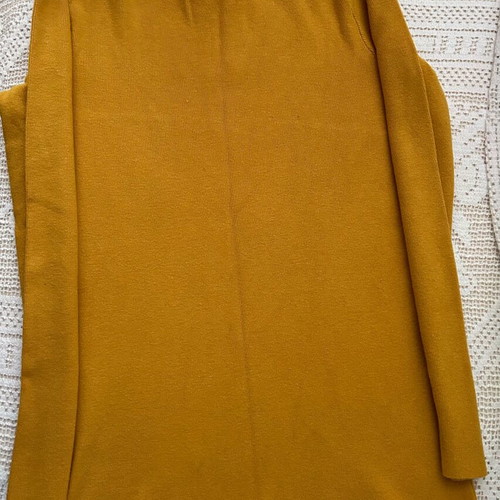 Women's blouse size M mustard color like new