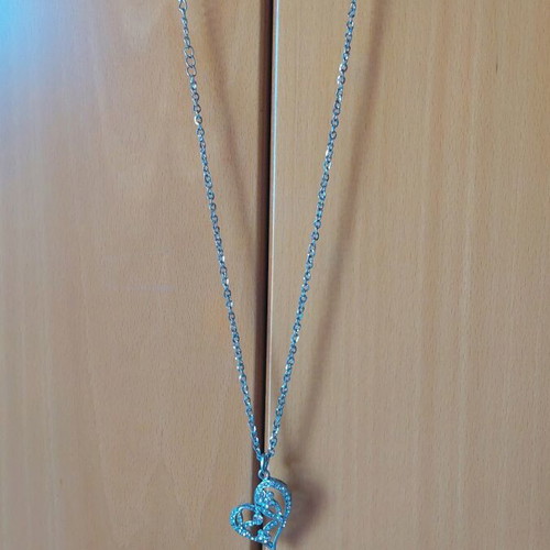 Faux bijoux set like new, 1 pair earrings, bracelet and 2 necklaces pink and silver
