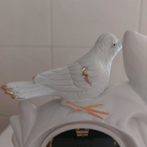Porcelain table clock with bird motifs and gold leaf new