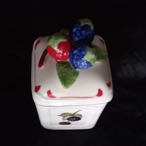 Porcelain box Villeroy and Bosch like new