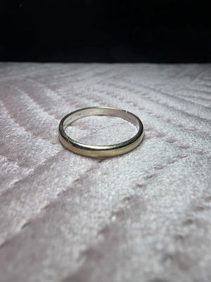 Wedding ring 18ct white gold used, engraved with names and date