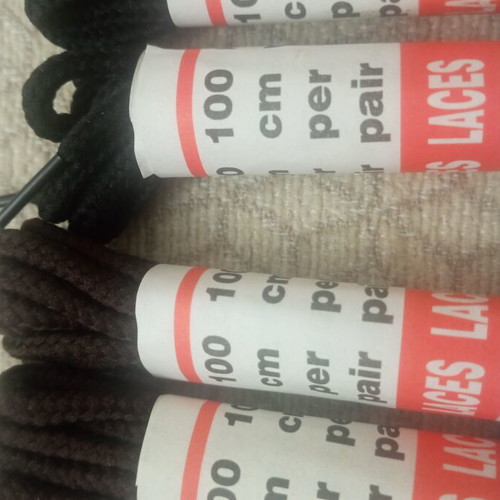 Set of 8 shoelaces new, 4 black, 3 brown, 1 white