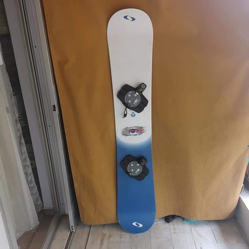 Snowboard Showkk 1.63 used with DNR bindings and carrying case