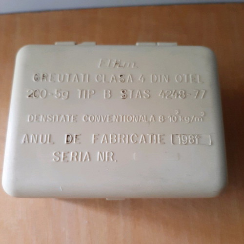 Vintage scales used in plastic case from 1981