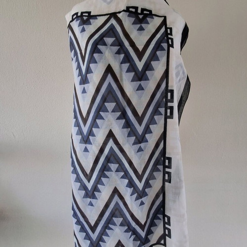Scarf like new, white and blue