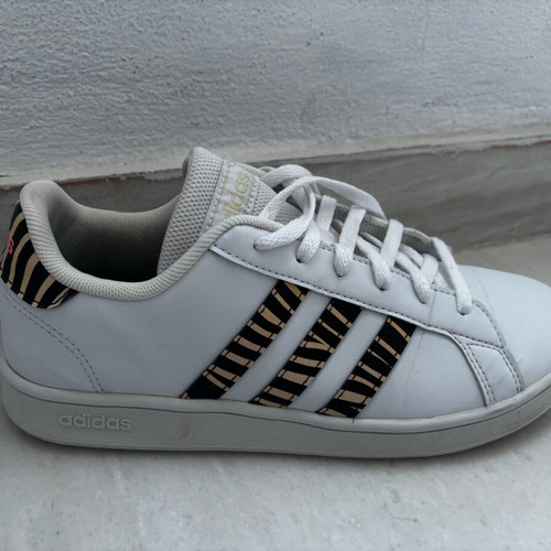 Adidas women's athletic shoes size 38 used, white